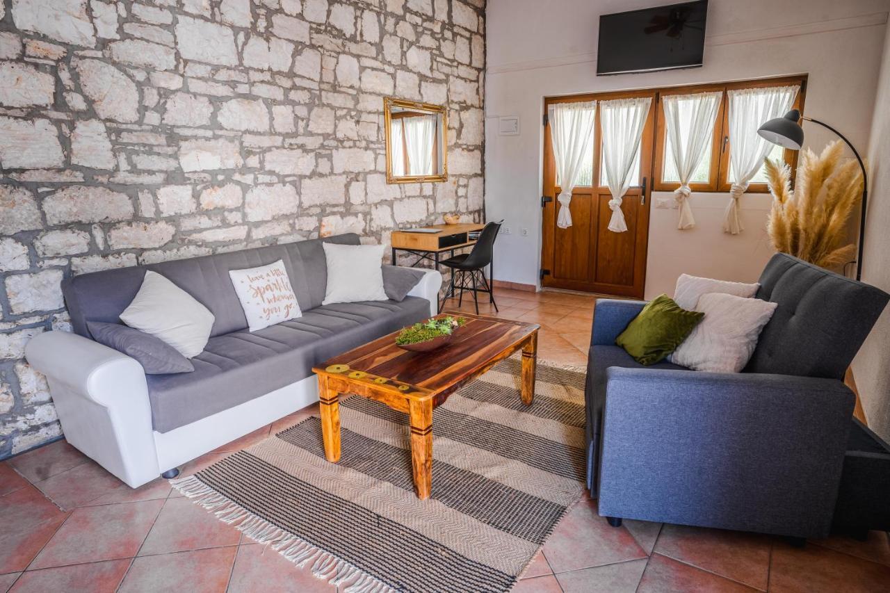 Lavanda Apartments & Room Sveti Lovreč Pazenatički Dış mekan fotoğraf