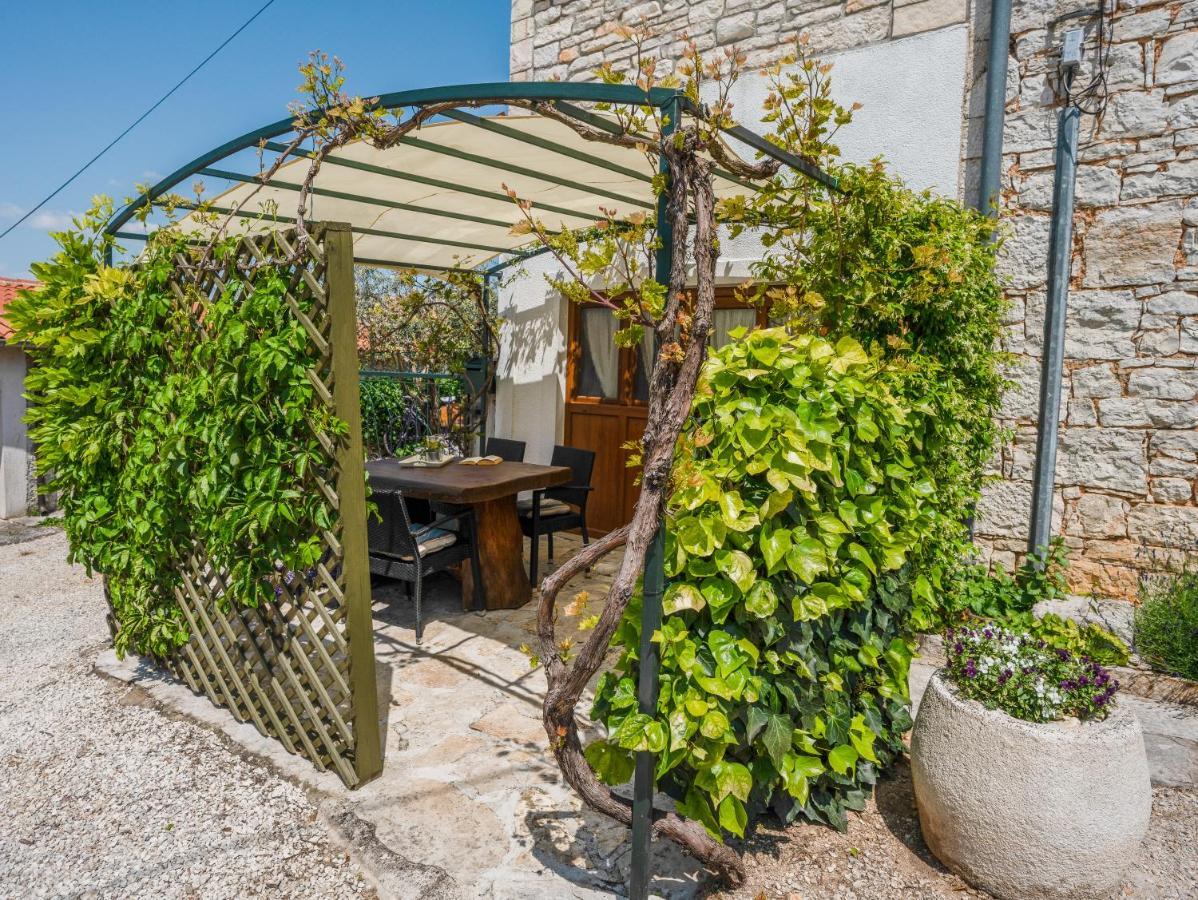 Lavanda Apartments & Room Sveti Lovreč Pazenatički Dış mekan fotoğraf