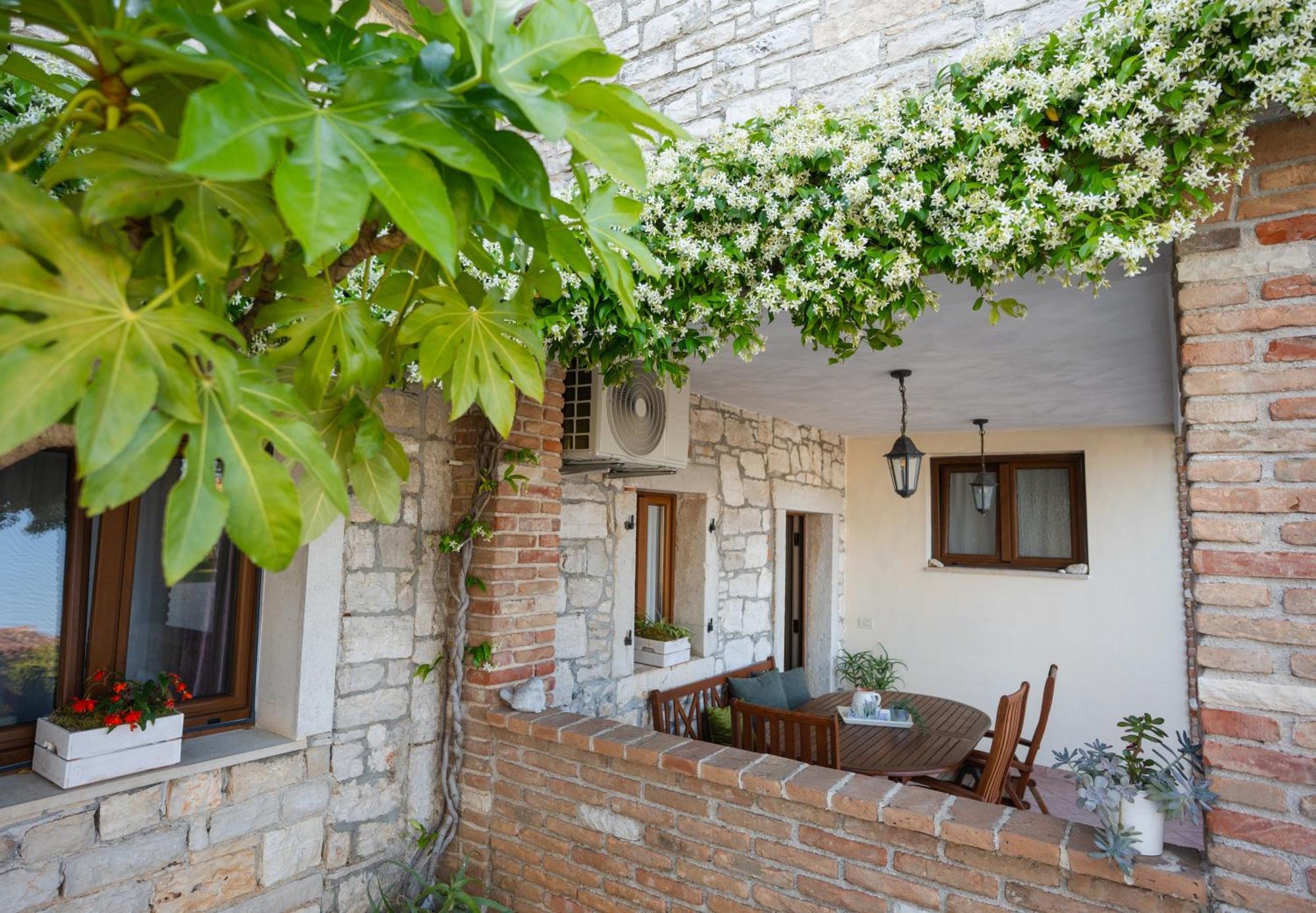 Lavanda Apartments & Room Sveti Lovreč Pazenatički Oda fotoğraf